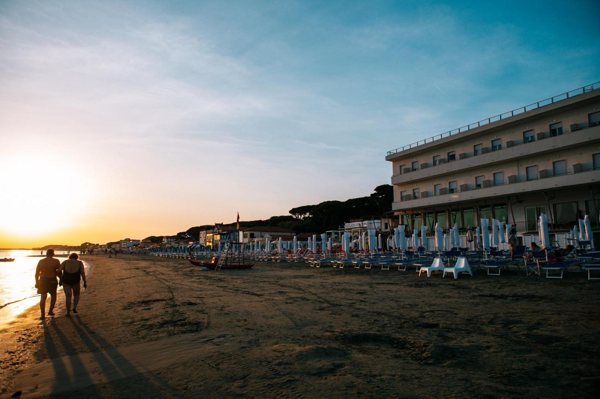 Hotel Parrini Фоллоніка Екстер'єр фото