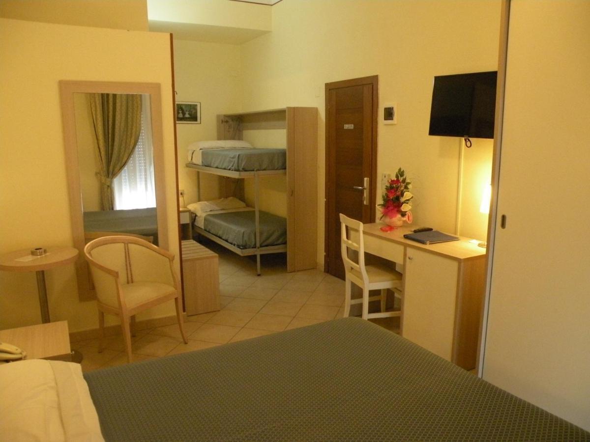 Hotel Parrini Фоллоніка Екстер'єр фото